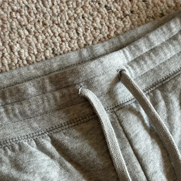 GAP Heather Gray Joggers - Picture 4 of 7
